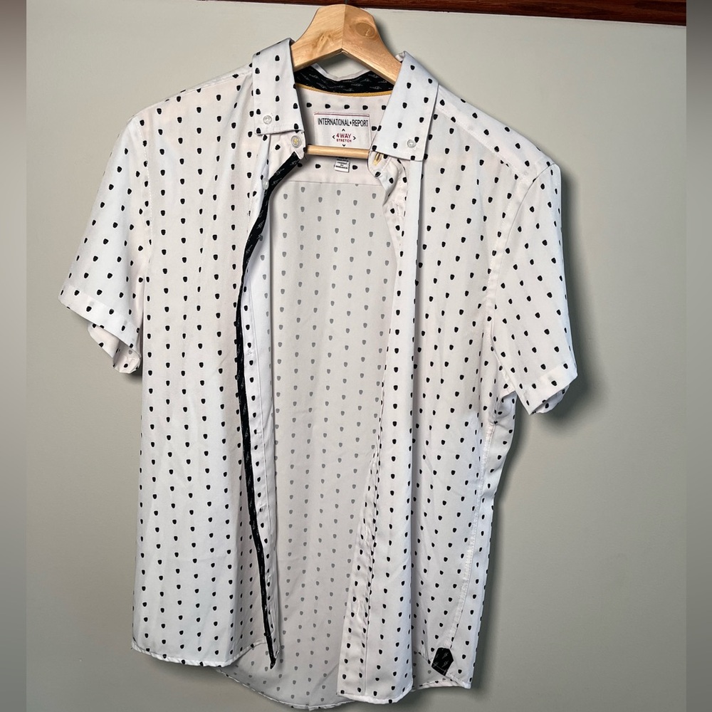 International Report Mens Small White Skull Print 4-Way Stretch Short Sleeve‎